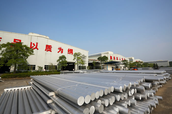 鋁型材熔鑄車間-成品鋁棒場地-工業(yè)鋁型材生產(chǎn)廠家